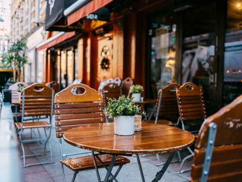 Área externa de cafeteria: ponto comercial estratégico