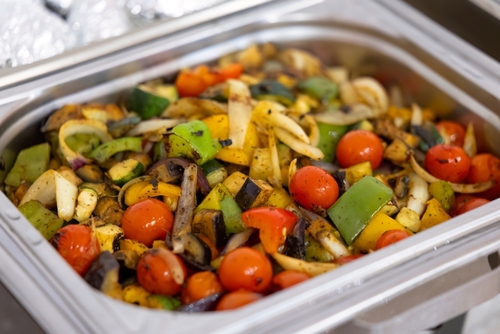 Food as medicine: travessa com alimentos saudáveis