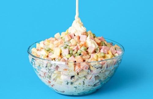 Salada com molho picante de pimenta